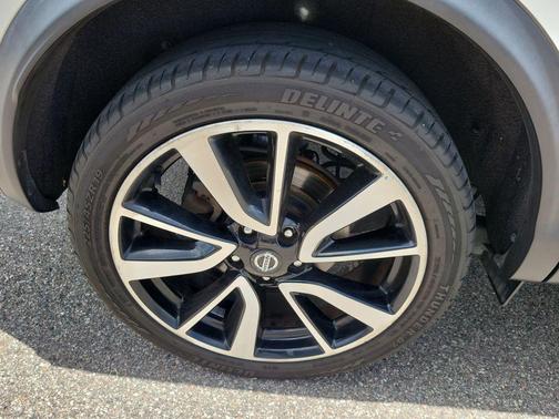 Pearl White Tricoat 2019 Nissan Rogue Sport SL