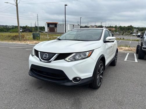 Pearl White Tricoat 2019 Nissan Rogue Sport SL