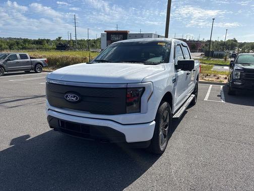 OXFORD WHITE 2024 Ford F-150 Lightning XLT
