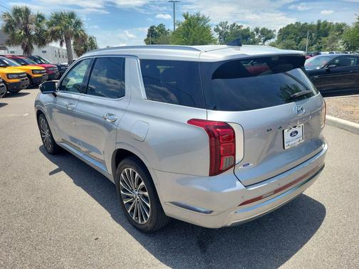 Typhoon Silver 2023 Hyundai PALISADE Calligraphy