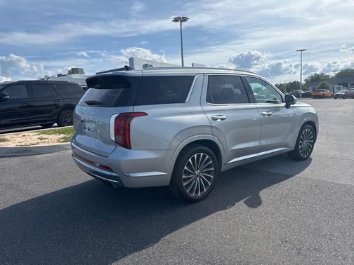 Typhoon Silver 2023 Hyundai PALISADE Calligraphy