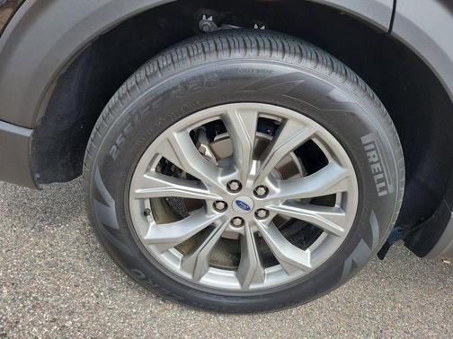 AGATE BLACK METALLIC 2023 Ford Explorer XLT