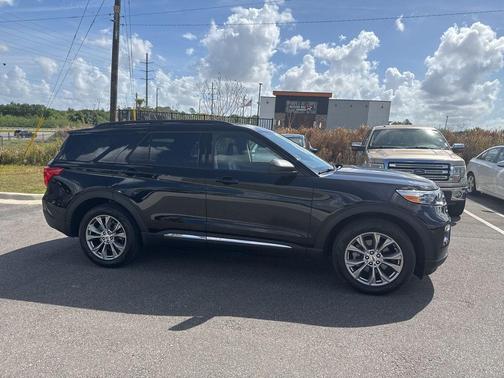 AGATE BLACK METALLIC 2023 Ford Explorer XLT