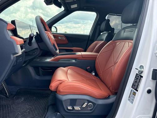 Glacial White Pearl 2027 Kia Telluride Hybrid SX