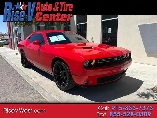 RED 2019 Dodge Challenger SXT
