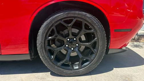 RED 2019 Dodge Challenger SXT
