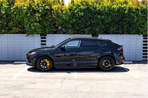 2021 Lamborghini Urus Base