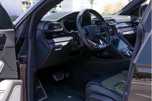2021 Lamborghini Urus Base