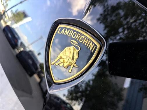 2021 Lamborghini Urus Base