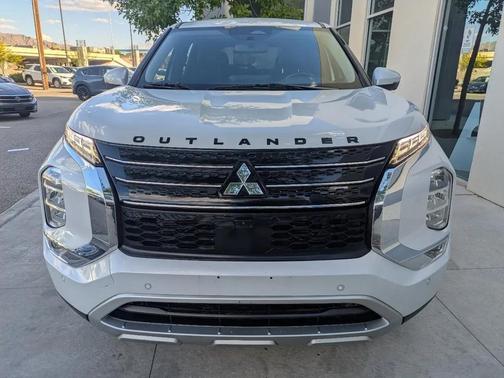 2023 Mitsubishi Outlander SE