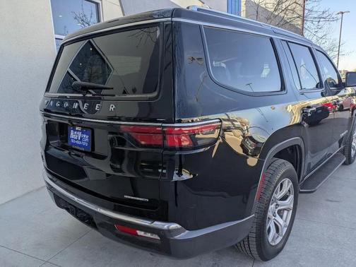 2022 Jeep Wagoneer Series II 4WD