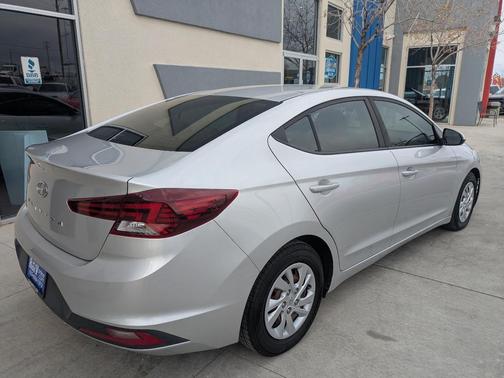 2020 Hyundai ELANTRA SE