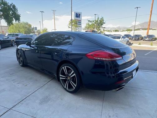 2016 Porsche Panamera 4