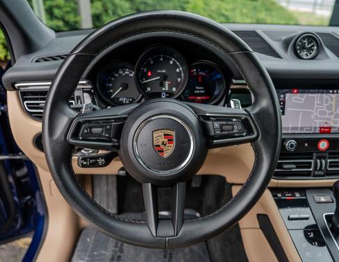 Gentian Blue Metallic 2024 Porsche Macan Macan