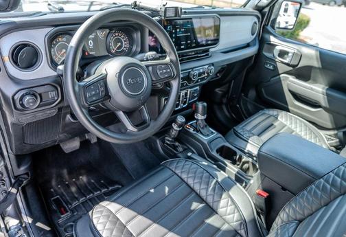 2025 Jeep Gladiator Nighthawk