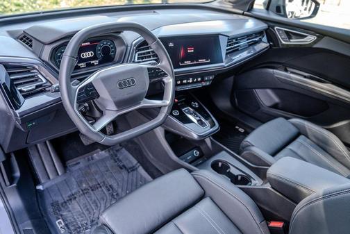 2022 Audi e-tron Premium Plus