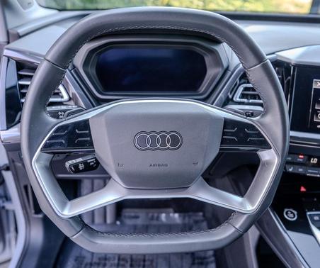 2022 Audi e-tron Premium Plus