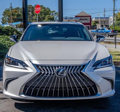 2023 Lexus ES 300h Base