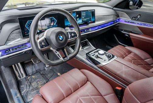 2023 BMW 740 i