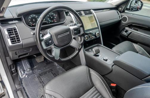 2023 Land Rover Discovery P300 S