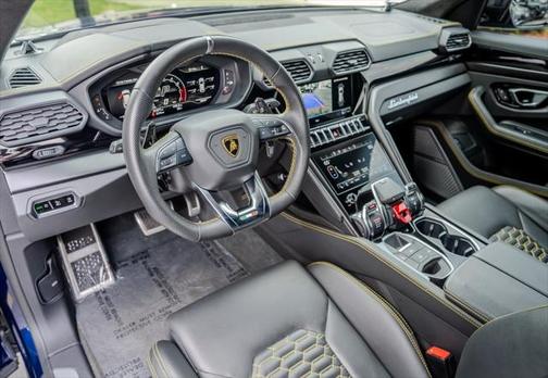 2022 Lamborghini Urus Graphite Capsule