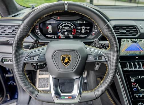 2022 Lamborghini Urus Graphite Capsule