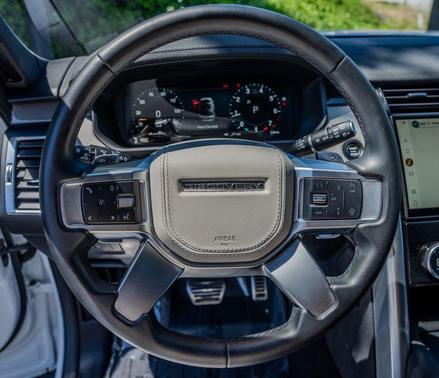 Fuji White 2023 Land Rover Discovery P360 Metropolitan Edition