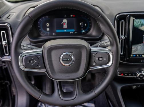 2025 Volvo XC40 B5 Plus Dark Theme