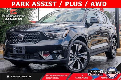 2025 Volvo XC40 B5 Plus Dark Theme