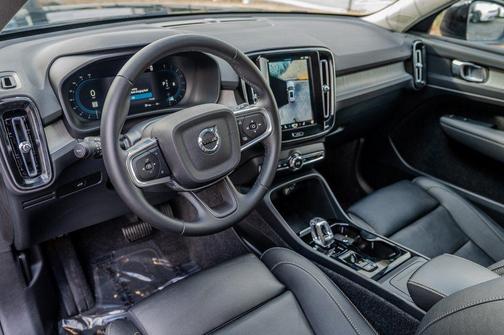 2025 Volvo XC40 B5 Plus Dark Theme