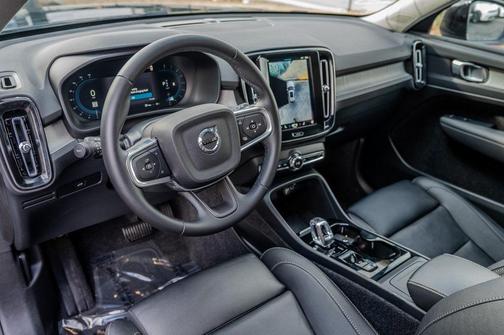 2025 Volvo XC40 B5 Plus Dark Theme