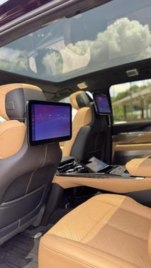 2025 Cadillac Escalade IQ Sport 2