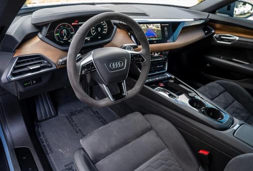 2023 Audi e-tron GT Premium Plus quattro