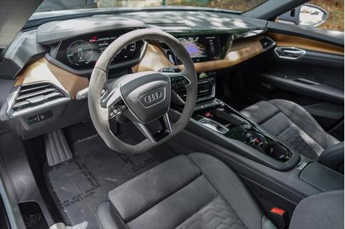 2023 Audi e-tron GT Premium Plus quattro