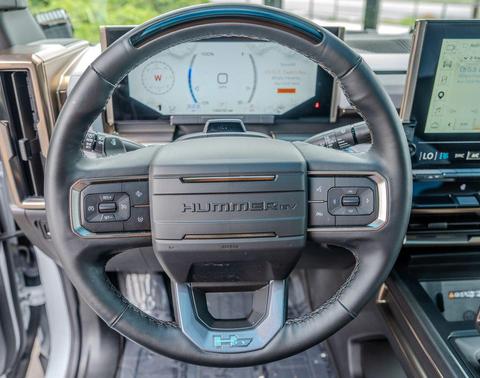 Interstellar White 2025 GMC HUMMER EV SUV 3X