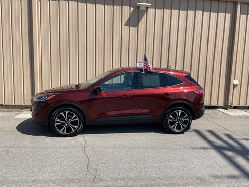 Photo 2 of 17 of 2021 Ford Escape SE