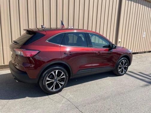 Photo 4 of 17 of 2021 Ford Escape SE
