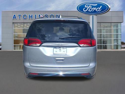 2020 Chrysler Pacifica Touring-L