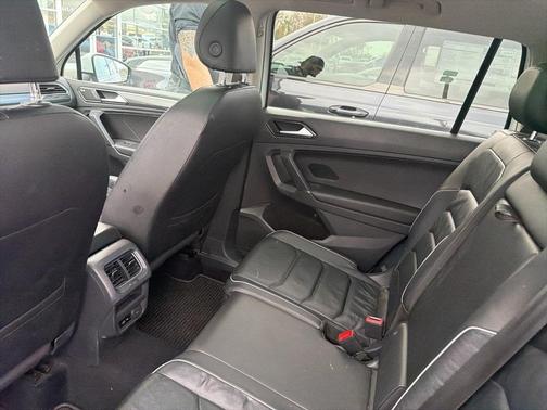 2018 Volkswagen Tiguan 2.0T SEL Premium