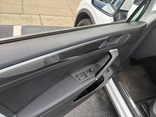 2018 Volkswagen Tiguan 2.0T SEL Premium