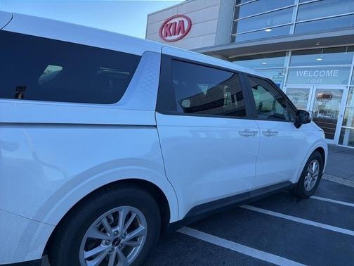 2023 Kia Carnival LX