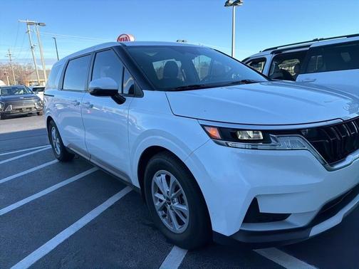 2023 Kia Carnival LX