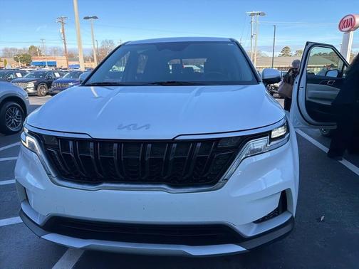 2023 Kia Carnival LX