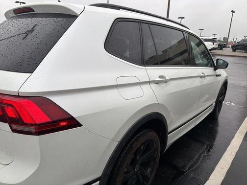 Opal White Pearl Effect 2023 Volkswagen Tiguan 2.0T SE R-Line Black