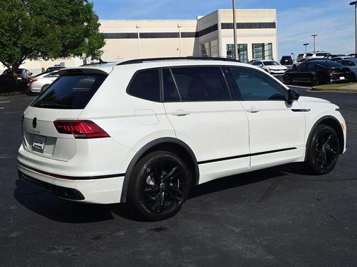 Opal White Pearl Effect 2023 Volkswagen Tiguan 2.0T SE R-Line Black
