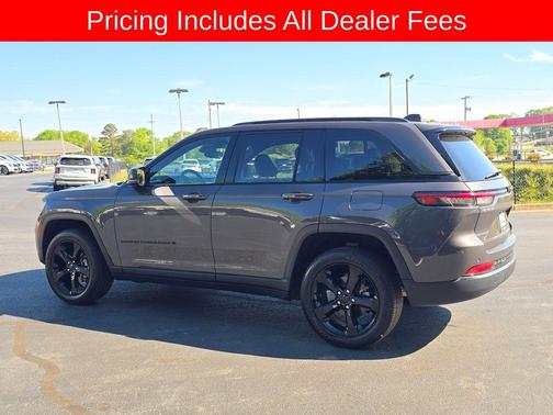 Metallic 2023 Jeep Grand Cherokee Altitude