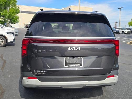 Metal 2025 Kia Carnival EX