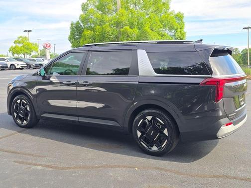 Metal 2025 Kia Carnival EX