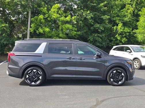 Metal 2025 Kia Carnival EX
