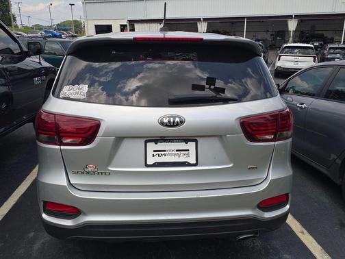 Sparkling Silver 2019 Kia Sorento LX